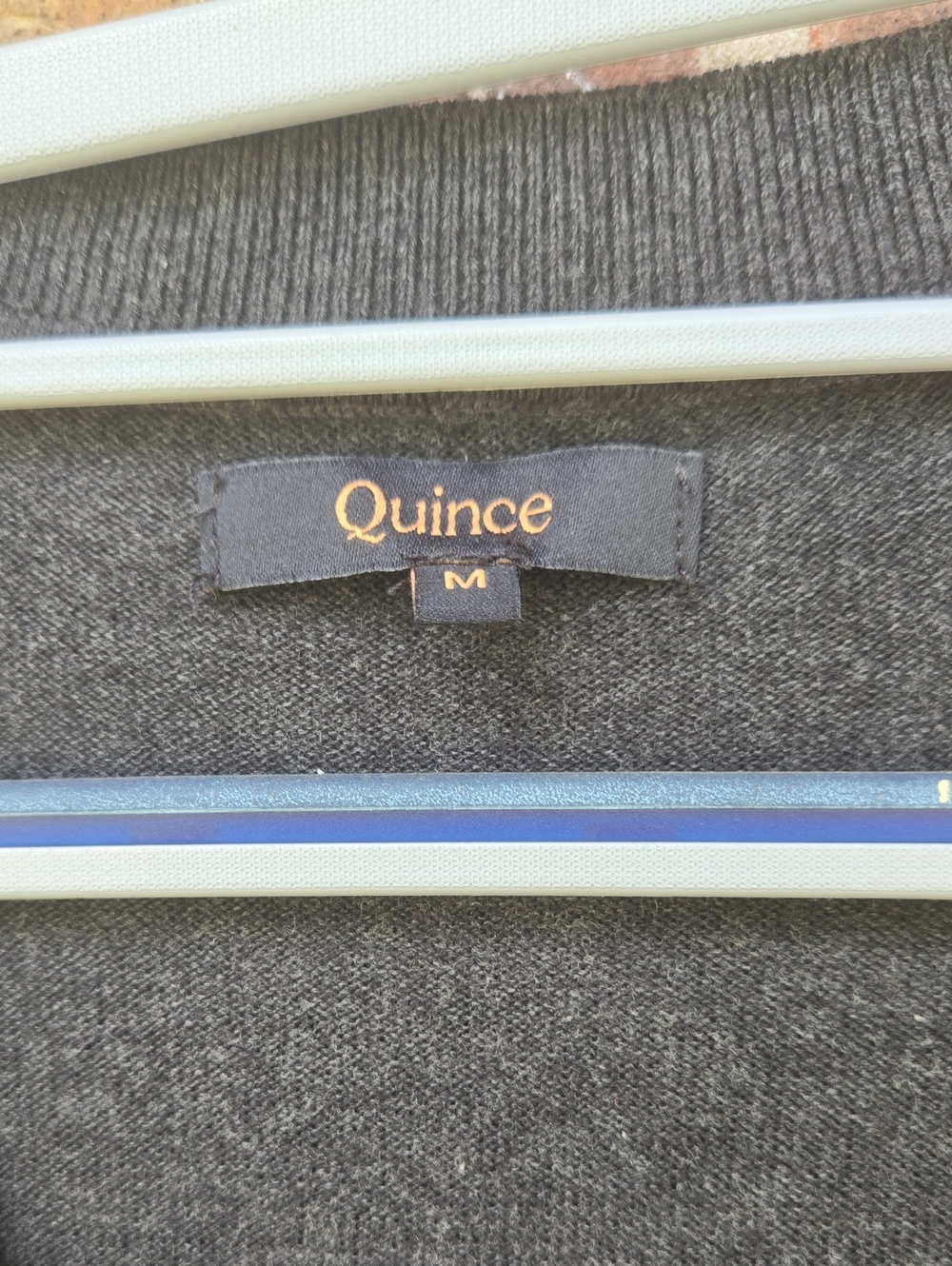 Quince Charcoal V-Neck Women's Sweater Size M - Picture 3 of 5